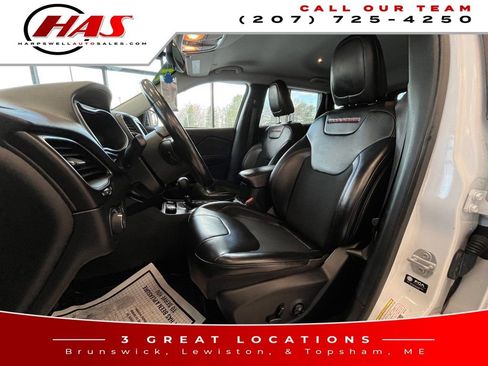 Used 2021 Jeep Cherokee Trailhawk AWD/4WD image 10