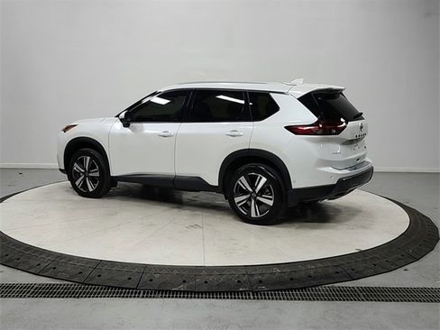Used 2025 Nissan Rogue SL w/ SL Premium Package image 5