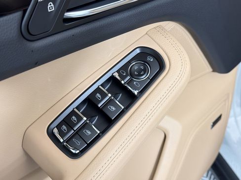 Used 2026 Porsche Macan AWD/4WD image 24