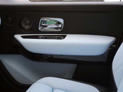 New 2026 Rolls-Royce Cullinan Black Badge image 11