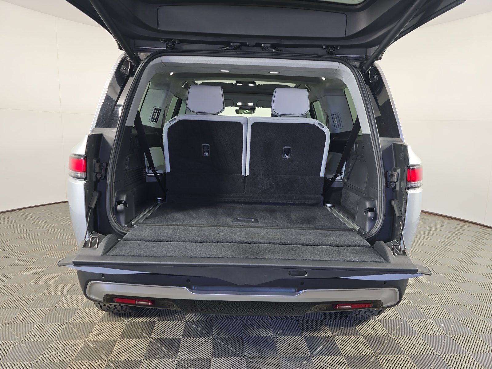 Used 2023 Rivian R1S Launch Edition Quad AWD/4WD image 15