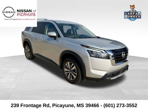 Used 2025 Nissan Pathfinder SL FWD image 8