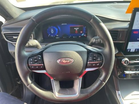 Used 2023 Ford Explorer Platinum w/ Technology Package AWD/4WD image 13