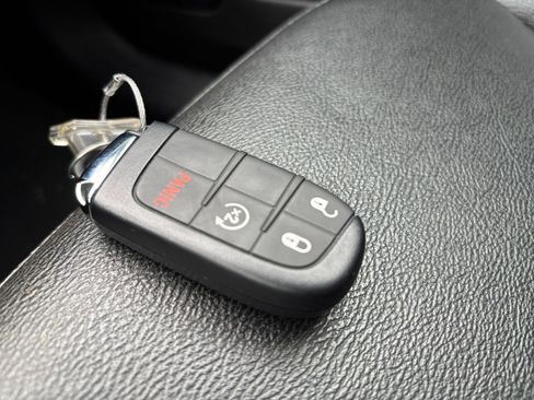 Used 2025 Jeep Compass Limited AWD/4WD image 18