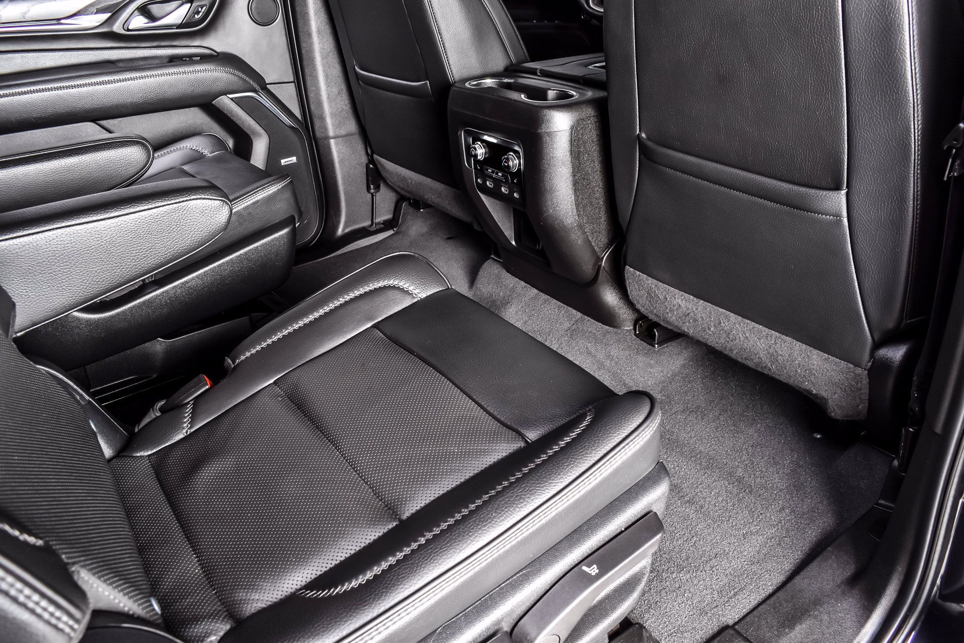 Used 2023 GMC Yukon XL Denali w/ Denali Reserve Package AWD/4WD image 24