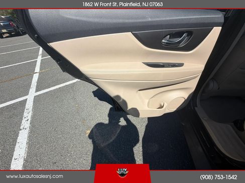 Used 2014 Nissan Rogue S AWD/4WD image 21