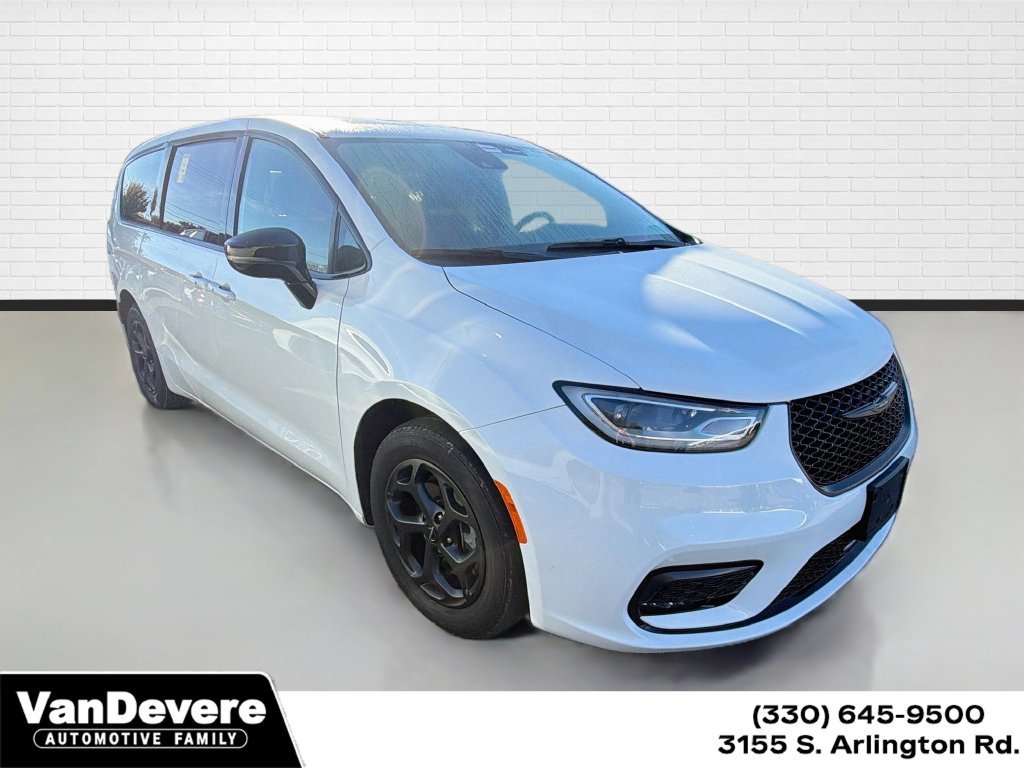 Used 2023 Chrysler Pacifica Limited w/ S Appearance Package FWD image 1
