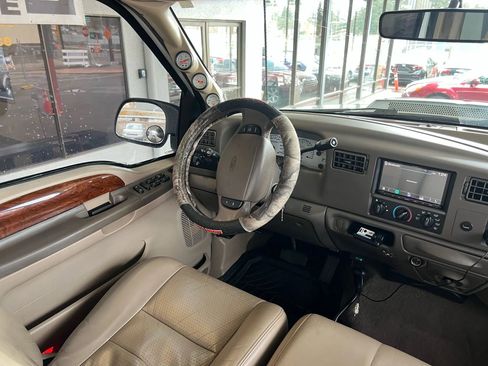 Used 2003 Ford F250 XL image 10