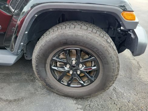 Used 2023 Jeep Gladiator Sport AWD/4WD image 9