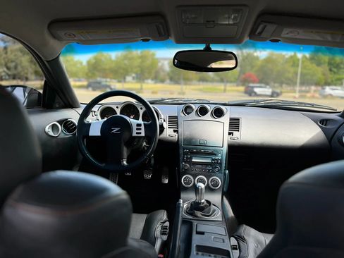 Used 2005 Nissan 350Z 35th Anniversary Edition w/ (N93) Cargo Convenience Pkg RWD image 12