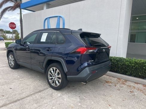 Used 2020 Toyota RAV4 XLE Premium FWD image 6