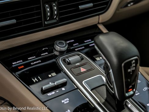 Used 2022 Porsche Cayenne Platinum Edition image 48