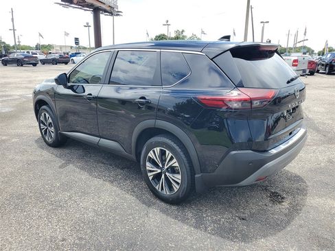 Used 2023 Nissan Rogue SV image 3