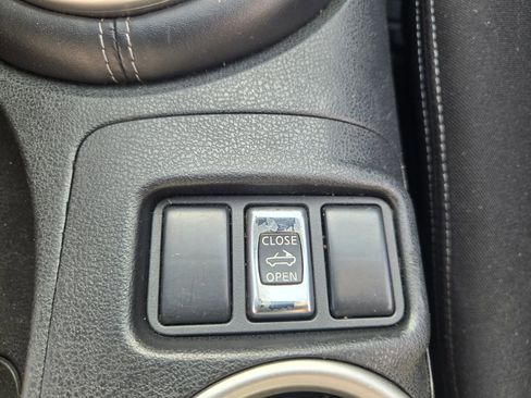 Used 2013 Nissan 370Z Roadster image 25