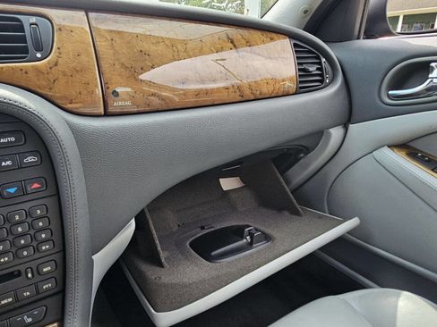 Used 2003 Jaguar S-TYPE 3.0 image 28