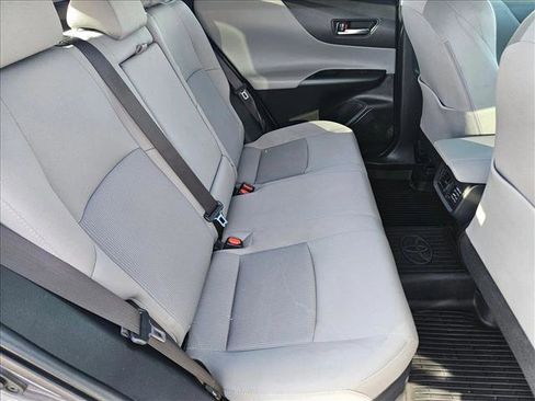 Used 2022 Toyota Venza LE image 18