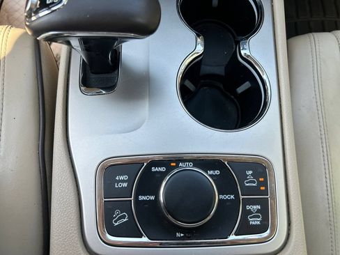 Used 2015 Jeep Grand Cherokee Overland AWD/4WD image 27