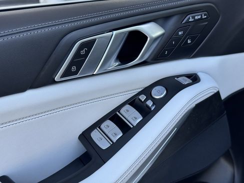Used 2023 BMW X7 xDrive40i image 21