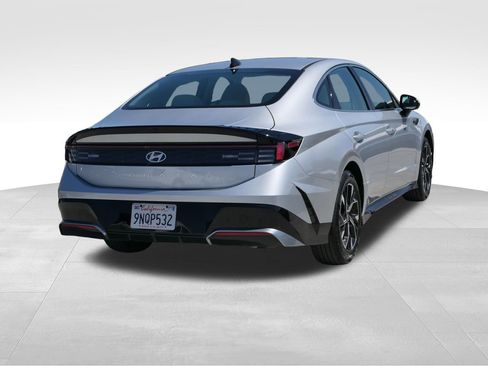 Used 2025 Hyundai Sonata SEL FWD image 2