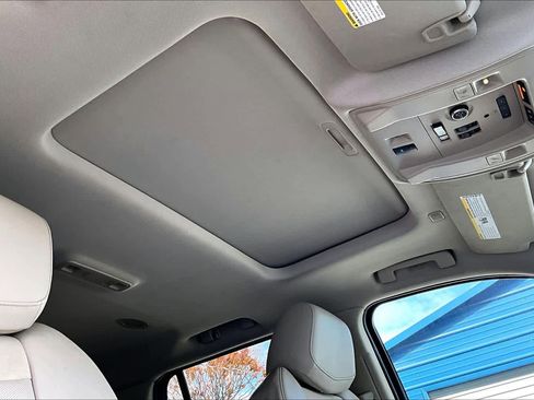 Used 2018 Cadillac Escalade Luxury image 13