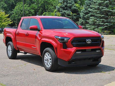 Certified 2025 Toyota Tacoma SR5 AWD/4WD image 1