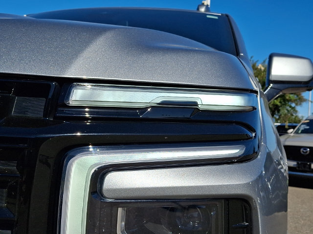 Used 2025 Chevrolet Suburban Z71 AWD/4WD image 9