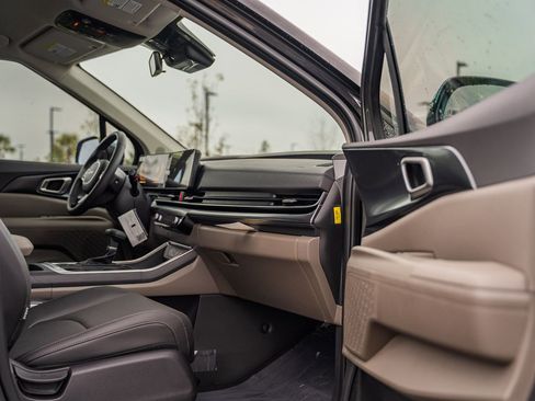 New 2026 Kia Carnival FWD image 9