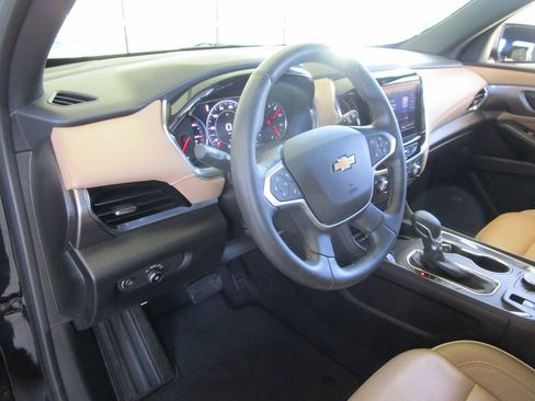 Used 2023 Chevrolet Traverse Premier image 23