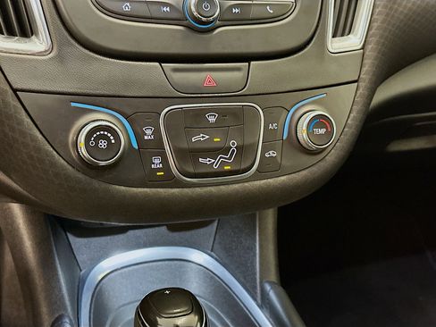 Used 2017 Chevrolet Malibu LT image 23