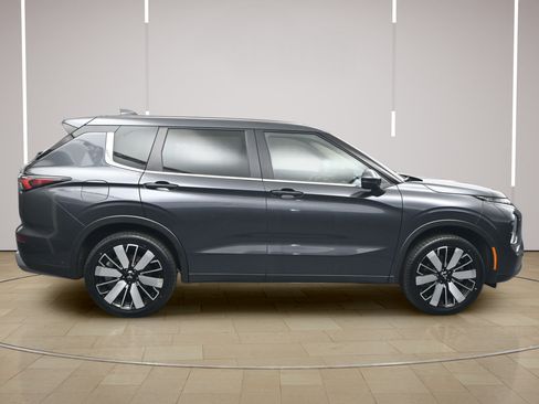 Used 2025 Mitsubishi Outlander SE AWD/4WD image 8