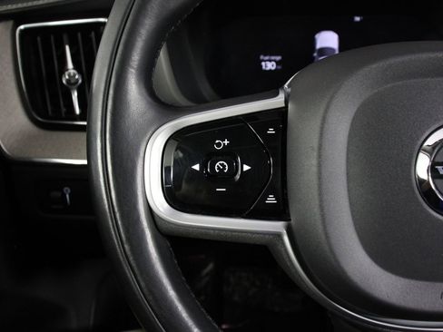 Used 2022 Volvo XC60 B5 Inscription w/ Climate Package image 10