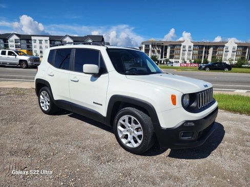 Used 2018 Jeep Renegade Latitude image 4