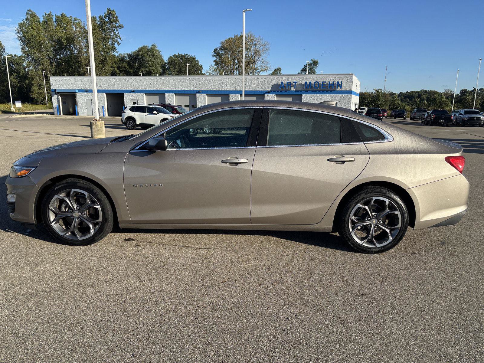 Used 2024 Chevrolet Malibu LT FWD image 2