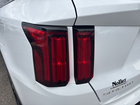 Used 2023 Kia Sorento SX image 29