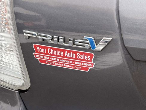 Used 2017 Toyota Prius V Five image 5