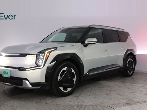 Used 2024 Kia EV9 Land AWD/4WD image 2