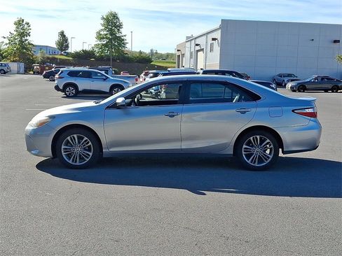 Used 2017 Toyota Camry XSE image 6