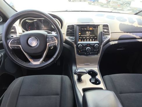 Used 2015 Jeep Grand Cherokee Laredo w/ Quick Order Package 23E AWD/4WD image 9