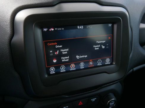 Used 2018 Jeep Renegade Trailhawk image 28