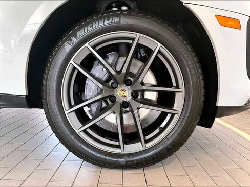 Used 2024 Porsche Macan Turbo image 14