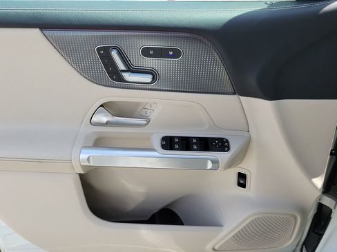 Certified 2022 Mercedes-Benz GLB 250 image 24