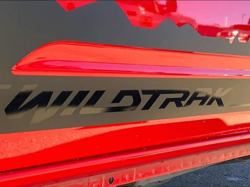 Used 2022 Ford Bronco Wildtrak image 32