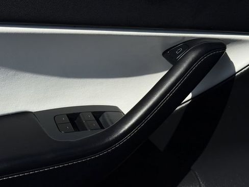 Used 2021 Tesla Model Y Long Range image 20