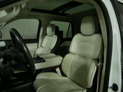 Used 2020 Lincoln Navigator Black Label w/ Cargo Convenience Package AWD/4WD image 13