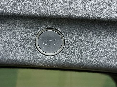 Used 2024 Tesla Model Y 2WD image 28