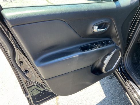 Used 2022 Jeep Renegade Limited AWD/4WD image 12