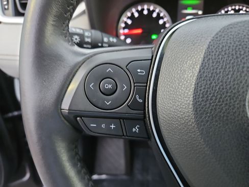 Used 2022 Toyota RAV4 XLE Premium image 21