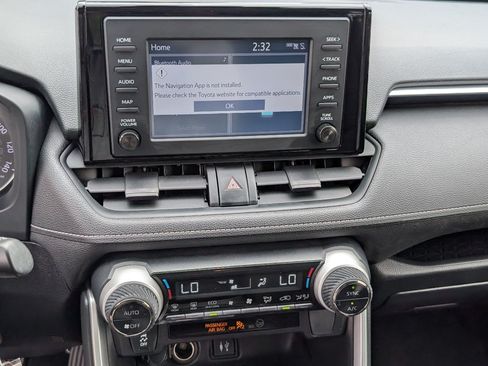 Used 2019 Toyota RAV4 LE w/ Carpet Mat Package AWD/4WD image 17