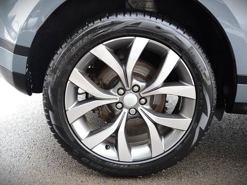 Used 2023 Land Rover Range Rover Evoque R-Dynamic SE image 11