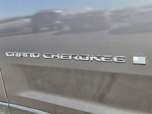 Used 2023 Jeep Grand Cherokee L Laredo image 30